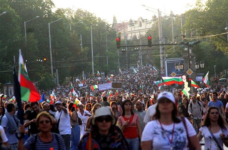 Pochod protestujích zaíná kadý veer ped budovou Úadu vlády a prezidentským sídlem. 