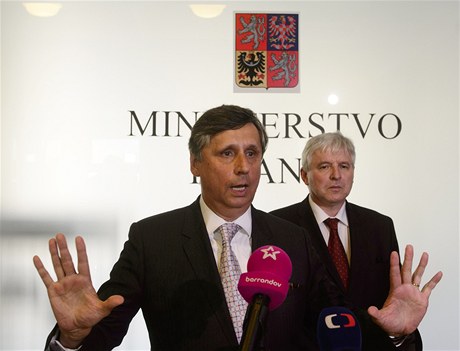 Bývalý ministr financí Jan Fischer s expremiérem Jiím Rusnokem
