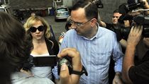 Před vazební věznicí v Ostravě čekal na propuštěnou Janu Nagyovou bývalý... | na serveru Lidovky.cz | aktuální zprávy