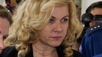 Jana Nagyová přichází k soudu s Karlem Randákem. Vypovídala jako svědkyně. | na serveru Lidovky.cz | aktuální zprávy