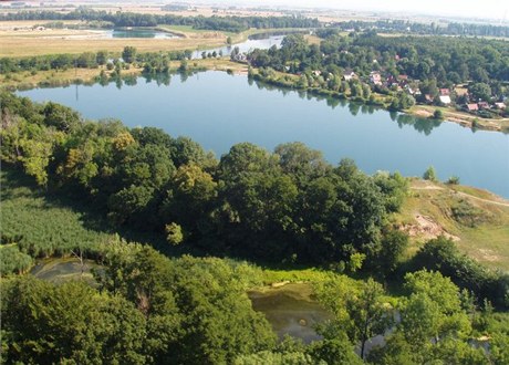 Jezero Sadská je píjemným místem pro odpoinek v horkých letních dnech.