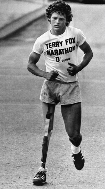 Ped 55 lety se narodil bojovník proti rakovin Terry Fox.