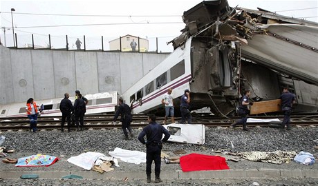 Pi havárii vlaku ve panlsku zahynuly desítky lidí.