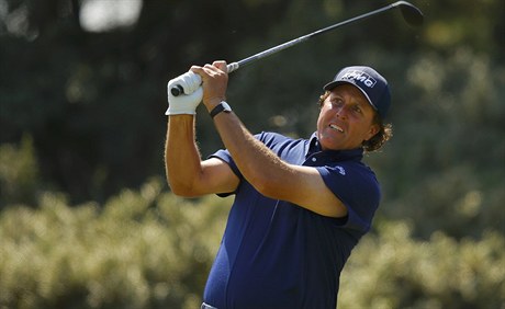 8. Phil Mickelson - americký golfista. Celkový píjem za minulý rok: 53,2...