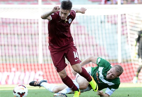 Sparta - Jablonec. Kadlec v souboji s Pitákem.