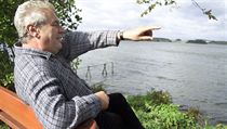 Miloš Zeman na břehu rybníka v Novém Veselí. | na serveru Lidovky.cz | aktuální zprávy