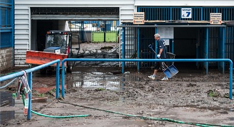 Stadion fotbalového Liberce U Nisy postihla záplava.