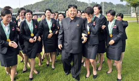 Kim ong-un navtívil enskou fotbalovou fotbalovou reprezentaci Severní Koreje.