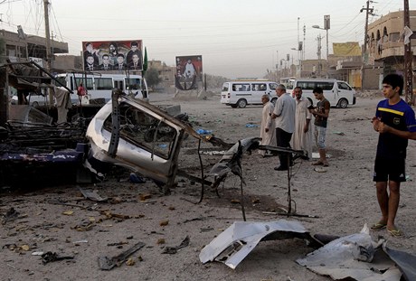 Nejmén 50 mrtvých a 140 zranných si vyádala série devíti pumových útok v irácké metropoli Bagdádu.