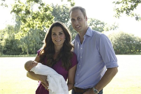 Princ William se svou enou Kate a synem Georgem.