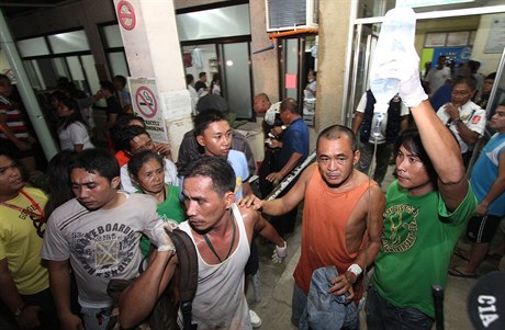 Podle filipínských úad nehodu nepeilo nejmén 17 lidí. Pes 570 lidí se...
