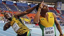Jamajt bci Usain Bolt (vlevo) a Warren Weir 
