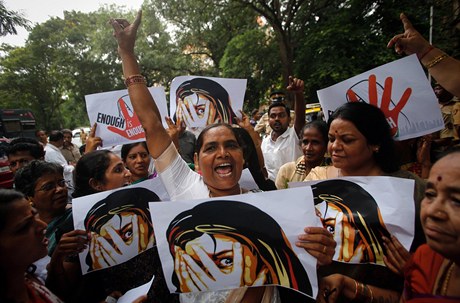 Útok na mladou novináku zvedl v Indii vlnu protest a pobouení