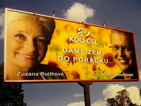 Lidovecké billboardy? s volebními hezky.