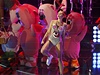 Zpvaka Miley Cyrus pedvedla netradiní show s plyovými medvdy.