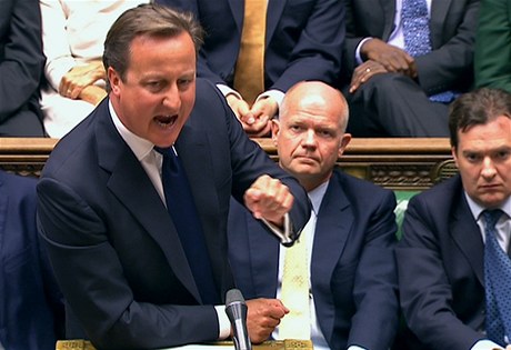 Cameron pesvduje ve snmovn opozici o nutnosti zásahu v Sýrii.
