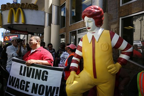 V USA protestují zamstnanci rychlého oberstvení McDonald's, Taco Bell i Burger King.