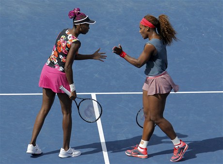 Venus (vlevo) a Serena, sestry Williamsovy. 