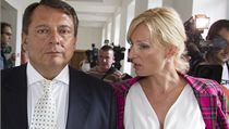 Na soudní líčení s Davidem Rathem dorazila exhejtmanova zastánkyně Petra Paroubková, odpoledne přišel také její manžel Jiří Paroubek | na serveru Lidovky.cz | aktuální zprávy