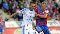 Viktoria Plzeň - Sigma Olomouc. Plzeňský záložník Daniel Kolář (vpravo) a záložník Olomouce Martin Šindelář | na serveru Lidovky.cz | aktuální zprávy