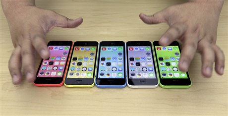 Barevné varianty telefonu iPhone 5C