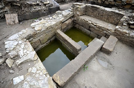 Archeologové objevili pi vykopávkách u hotelu Bohemia v Chrudimi rituální idovskou láze.