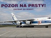 Letoun An-124 Ruslan pivezl na letit v Monov sedm kontejner s polní´m servisem pozemní techniky. 