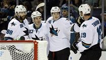 Hokejisté San Jose Sharks, zleva Brent Burns, Scott Hannan, Tomáš Hertl a Joe Thornton | na serveru Lidovky.cz | aktuální zprávy