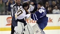 Toronto - Buffalo. Poprali se i gólmani Ryan Miller a Jonathan Bernier. | na serveru Lidovky.cz | aktuální zprávy