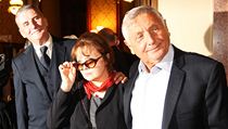 Režisér Jiří Menzel (vpravo) a herci Libuše Šafránková (druhá zprava) a Martin Huba (uprostřed) na premiéře Menzelova filmu Donšajni, která se uskutečnila 25. září v pražském Rudolfinu. | na serveru Lidovky.cz | aktuální zprávy