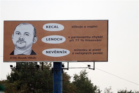 Kecal, lenoch, nevrník. Tak nkdo oznail Haka na billboardu.