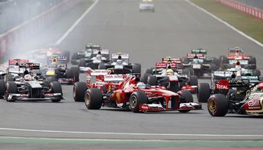 panlsk pilot formule 1 Fernando Alonso (erven vz uprosted) ze stje Ferrari na Velk cen v Koreji