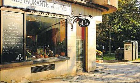 Krom restaurace El Cid, Bar de Tapas, v Plzni najdete i sesterský La Provence, který erpá z francouzské a italské kuchyn