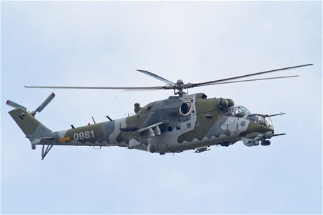 Vrtulník Mi - 24 Hind pi vojenském cviení Grim Campaigner 2013.