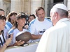 Pape Frantiek má sport rád. Na Svatopetrském námstí diskutoval s rugbisty.
