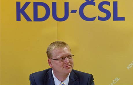 Pedseda KDU-SL Pavel Blobrádek na tiskové konferenci. 