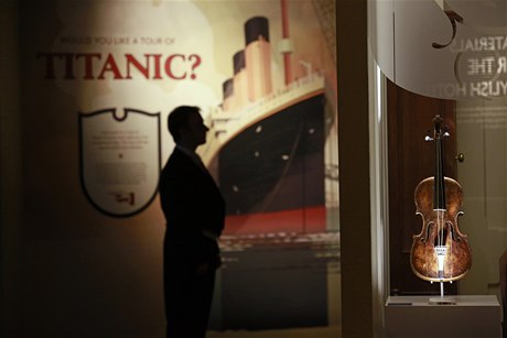 Housle, na které hrál kapelník Wallace Hartley pi potop Titanicu