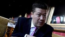 Tomio Okamura z hnutí Úsvit přímé demokracie sleduje 26. října v Praze výsledky voleb. | na serveru Lidovky.cz | aktuální zprávy