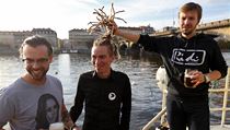 Volební štáb Pirátů na lodi Kristian Marco. (Uprostřed) Předseda strany Ivan Bartoš. | na serveru Lidovky.cz | aktuální zprávy