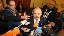 Michal Hašek na schůzi nově zvolených poslanců. Michal Hašek na schůzi nově zvolených poslanců.