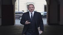 Místopředseda ČSSD Michal Hašek přichází na zasedání vedení strany. | na serveru Lidovky.cz | aktuální zprávy