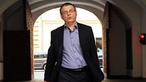 Lubomír Zaorálek přichází na povolební schůzi předsednictva ČSSD. | na serveru Lidovky.cz | aktuální zprávy