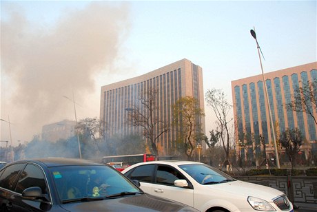 Ped budovou úadu Komunistické strany v ínském mst Tchaj-jüan dolo k explozi, která zabila jednoho lovka a osm lidí zranila