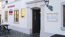 Restaurace je sice v Praze, ale stojí až na jejím okraji, v původní zástavbě vesnice Velká Ohrada. Venkovský styl nezapře. | na serveru Lidovky.cz | aktuální zprávy