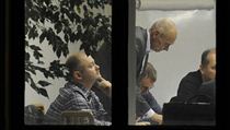 Michal Hašek, vlevo, a předseda krajské ČSSD Václav Božek, vpravo, na jednání jihomoravského krajského výkonného výboru ČSSD v Brně. | na serveru Lidovky.cz | aktuální zprávy