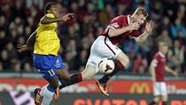 Fotbalista Teplice Eugene Salami (vlevo) a Jakub Brabec ze Sparty | na serveru Lidovky.cz | aktuální zprávy