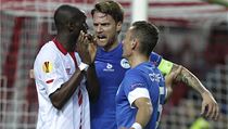 Spor! Zleva Mbia, Kováč a Coufal. | na serveru Lidovky.cz | aktuální zprávy