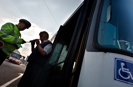 Kontrola idie autobusu (ilustraní)