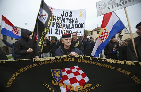 "Dokud ijeme, Chorvatsko nepadne". Chorvattí válení veteráni a nacionalisté ve Vukovaru. 