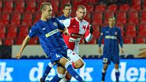 Slavia Praha - Zbrojovka Brno. Martin Juhar ze Slavie a Luděk Pernica z Brna (vlevo) | na serveru Lidovky.cz | aktuální zprávy